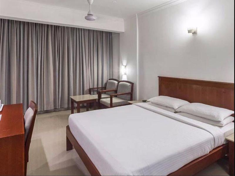 Pooram International Hotel Thrissur Екстериор снимка