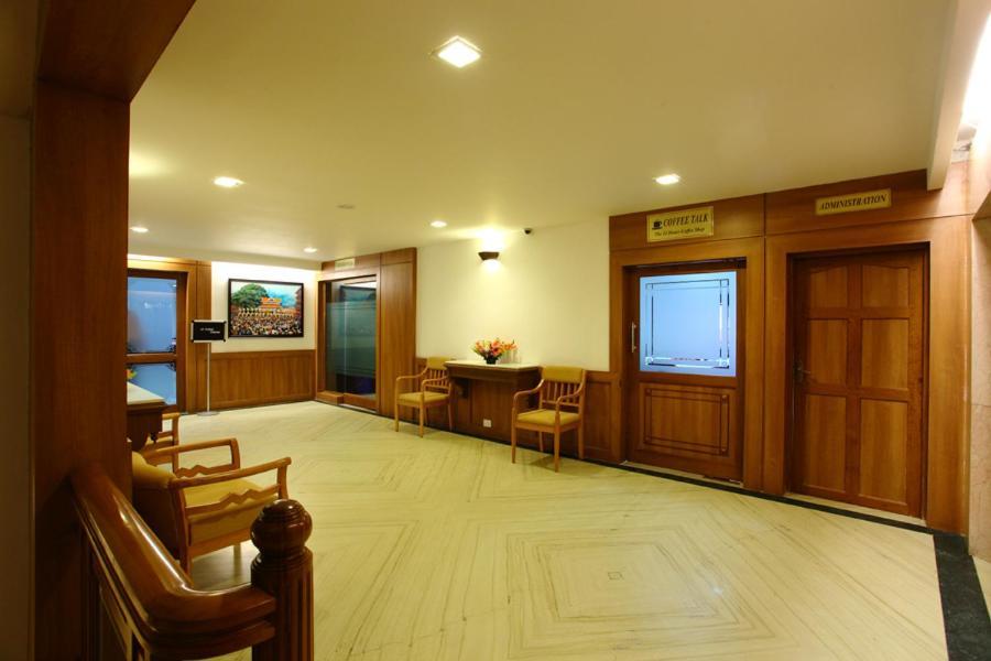 Pooram International Hotel Thrissur Екстериор снимка