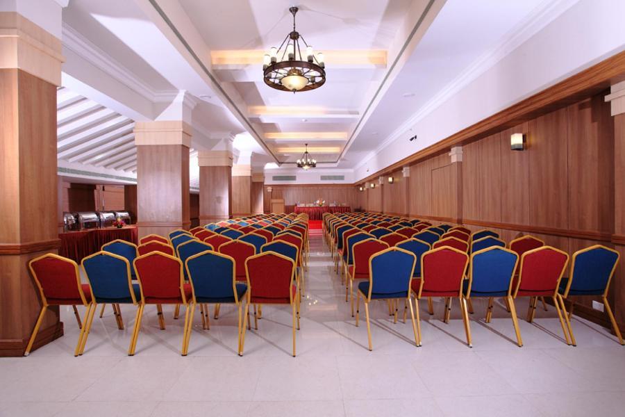 Pooram International Hotel Thrissur Екстериор снимка