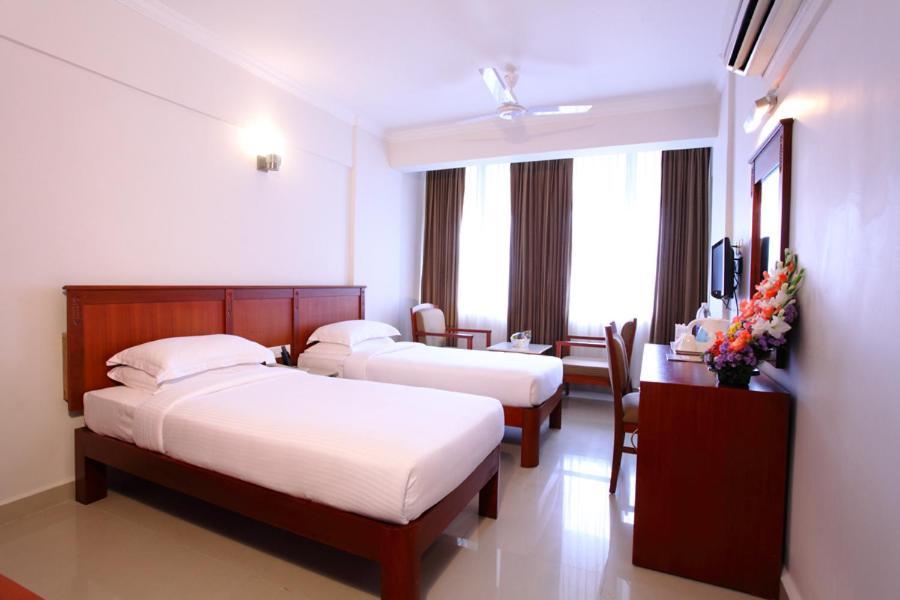 Pooram International Hotel Thrissur Стая снимка