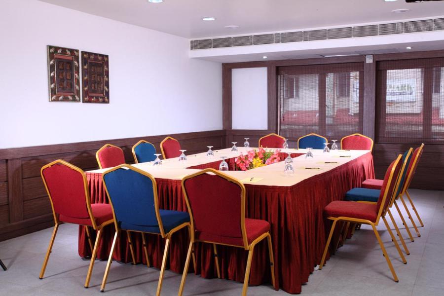 Pooram International Hotel Thrissur Екстериор снимка